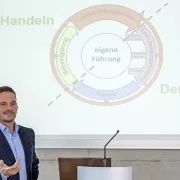 Das Spezialkräfteprinzip - Agile Führung in Ungewissheit, Oliver Schneider im Gespräch mit Speakers Excellence